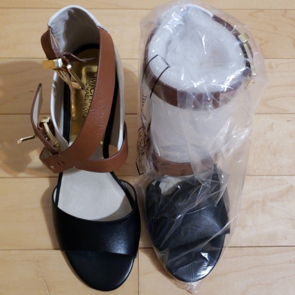 New! Michael Kors sandal - Picture 3 of 6